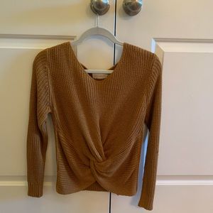 Small twist sweater